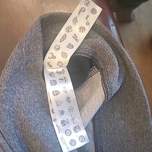 NBA UNK Brand Golden State Warriors sweatshirt - Picture 8 of 9